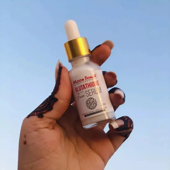 324426935_872966223744690_4083378211885396071_n.webp Glutathione Serum (Even out complexion & Fades Pigmentation) 20ml for women - Image 1