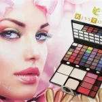 KISS TOUCH PROPER LARGE MAKE UP KIT