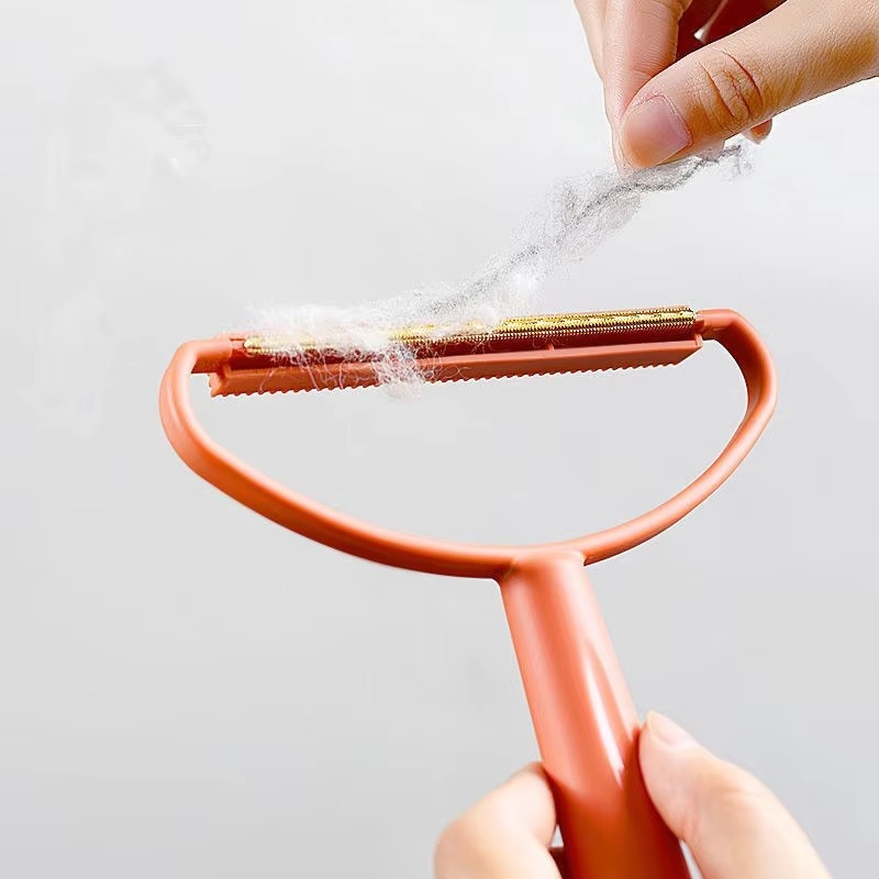 WhatsApp-Image-2024-09-26-at-11.43.08-AM-2.jpeg Portable Lint Remover Clothes Fuzz Shaver (Random Color) - Image 1