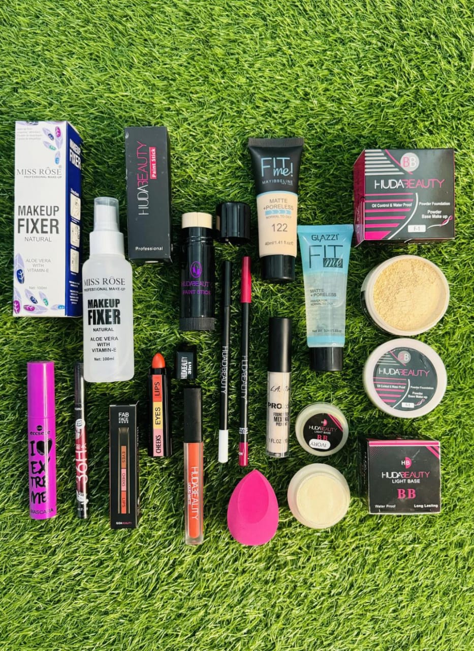 WhatsApp-Image-2024-11-17-at-1.43.58-AM.jpeg 14 in 1 Makeup Deal ,Makeup Fixer,Foundation ,Beauty Blender and many more - Image 1