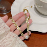 Pearl & Leaf Korean Beautiful Pendant Necklace – Elegant Golden Alloy Necklace