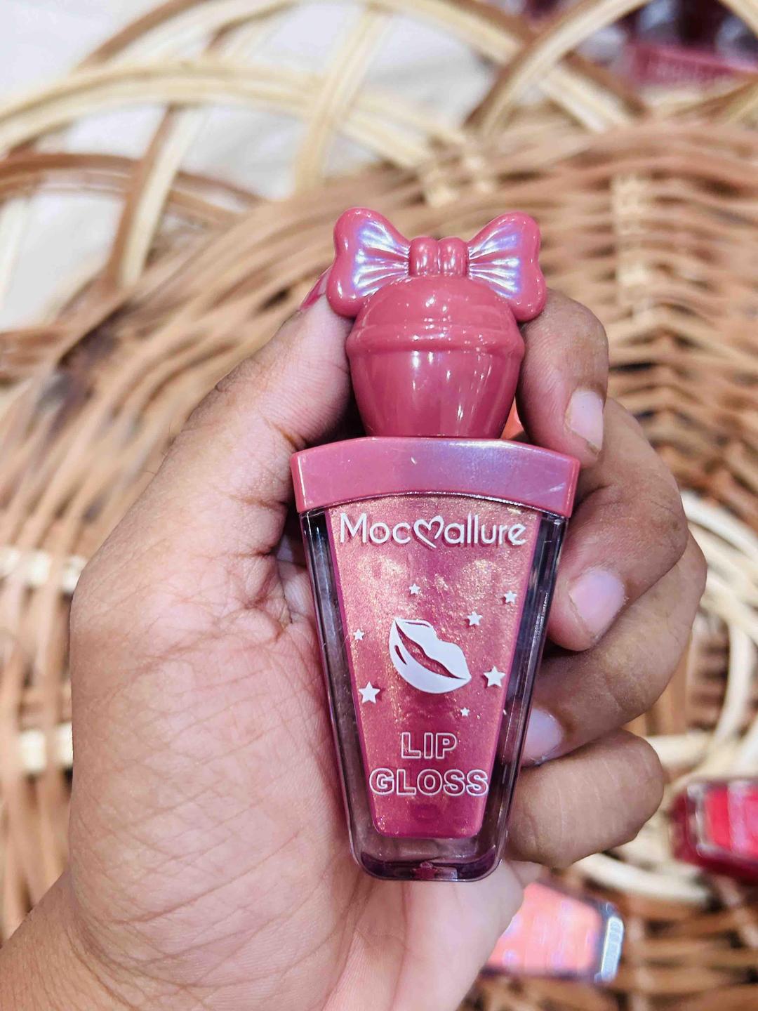 WhatsApp-Image-2025-01-03-at-2.59.05-PM.jpeg Pack Of 6 Mocallure Bow Style Cute Lipgloss High Pigment Lipgloss (Random Color) - Image 1