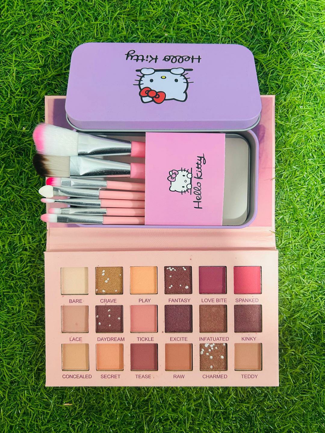 WhatsApp-Image-2025-01-11-at-1.02.17-PM.jpeg 8 in 1 Ultimate Makeup Deal , Eyeshadows & Makeup Brushes - Image 1