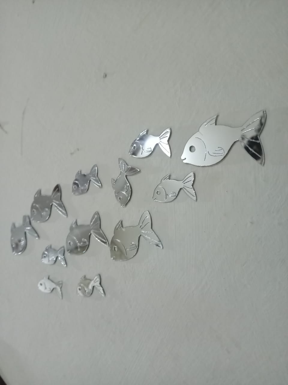 WhatsApp-Image-2025-01-15-at-5.13.44-PM-1.jpeg 30 Pcs Acrylic Fishes Mirror Wall Art Decor Fishes Mirror Stickers Decals for Kids Girls Bedroom Bathroom Playroom silver - Image 1