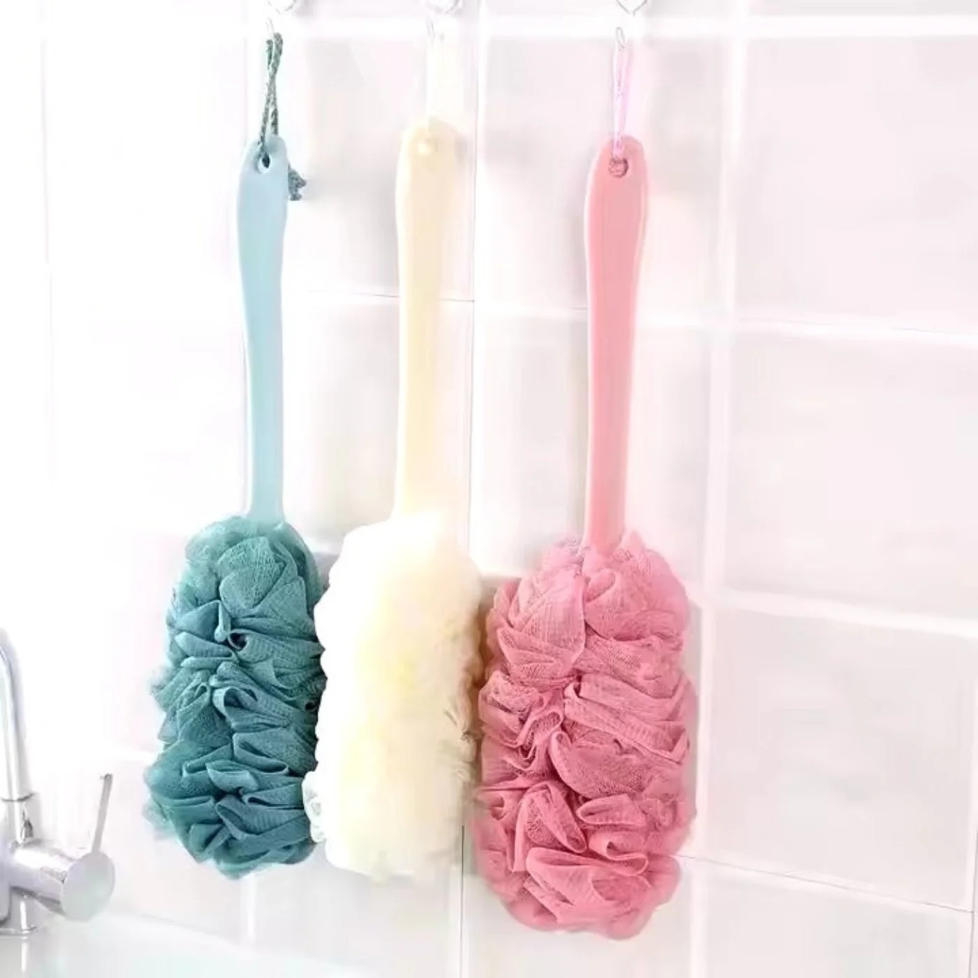 stick-lofa-1.png Royal's Loofah Sponge – Long Handle Shower Brush for Skin Exfoliating, Loofah on a Stick for Men & Women - Image 1